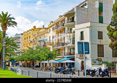 Am Meer von Sitges, eine wunderschöne Stadt in der Nähe von Barcelona, Spanien. Stockfoto