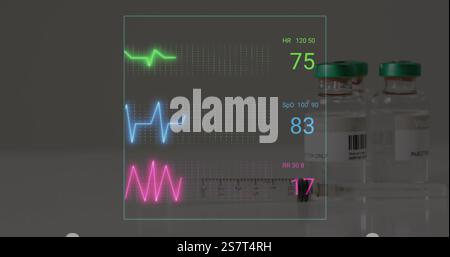 Bild des EKG-Schreibers über Fläschchen und Spritze auf weißem Hintergrund Stockfoto