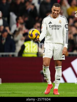 Madrid, Spanien. Januar 2025. Kylian Mbappe von Real Madrid während des La Liga EA Sports Matches zwischen Real Madrid und UD Las Palmas spielte am 19. Januar 2025 im Santiago Bernabeu Stadion in Madrid. (Foto: Bagu Blanco/PRESSINPHOTO) Credit: PRESSINPHOTO SPORTS AGENCY/Alamy Live News Stockfoto