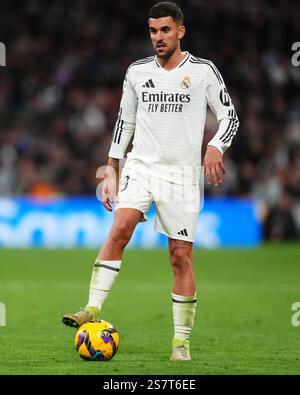 Madrid, Spanien. Januar 2025. Daniel Ceballos von Real Madrid während des La Liga EA Sports Matches zwischen Real Madrid und UD Las Palmas spielte am 19. Januar 2025 im Santiago Bernabeu Stadion in Madrid. (Foto: Bagu Blanco/PRESSINPHOTO) Credit: PRESSINPHOTO SPORTS AGENCY/Alamy Live News Stockfoto