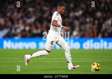 Madrid, Spanien. Januar 2025. David Alaba von Real Madrid spielte am 19. Januar 2025 im Santiago Bernabeu Stadion während des La Liga EA Sports Matches zwischen Real Madrid und UD Las Palmas. (Foto: Bagu Blanco/PRESSINPHOTO) Credit: PRESSINPHOTO SPORTS AGENCY/Alamy Live News Stockfoto
