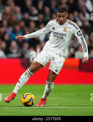Madrid, Spanien. Januar 2025. Kylian Mbappe von Real Madrid während des La Liga EA Sports Matches zwischen Real Madrid und UD Las Palmas spielte am 19. Januar 2025 im Santiago Bernabeu Stadion in Madrid. (Foto: Bagu Blanco/PRESSINPHOTO) Credit: PRESSINPHOTO SPORTS AGENCY/Alamy Live News Stockfoto