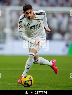 Madrid, Spanien. Januar 2025. Fede Valverde von Real Madrid während des La Liga EA Sports Matches zwischen Real Madrid und UD Las Palmas spielte am 19. Januar 2025 im Santiago Bernabeu Stadion in Madrid, Spanien. (Foto: Bagu Blanco/PRESSINPHOTO) Credit: PRESSINPHOTO SPORTS AGENCY/Alamy Live News Stockfoto