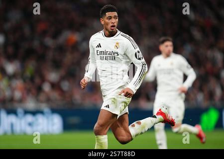 Madrid, Spanien. Januar 2025. Jude Bellingham von Real Madrid spielte am 19. Januar 2025 im Santiago Bernabeu Stadion während des La Liga EA Sports Matches zwischen Real Madrid und UD Las Palmas. (Foto: Bagu Blanco/PRESSINPHOTO) Credit: PRESSINPHOTO SPORTS AGENCY/Alamy Live News Stockfoto