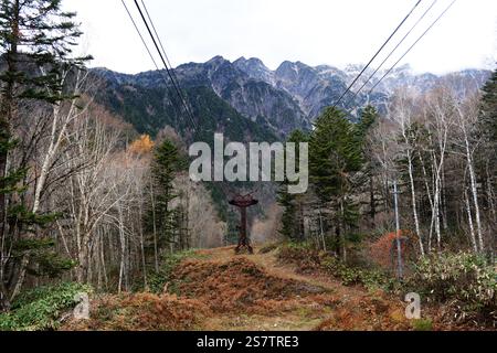 Blick von der Shinatoka Seilbahn in den Japanischen Alpen, Präfektur Gifu, Japan. Stockfoto