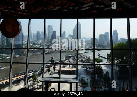 Das wunderschöne Starbucks Reserve Coffee Shop im obersten Stock des Iconsiam Einkaufszentrums in Bangkok, Thailand. Stockfoto