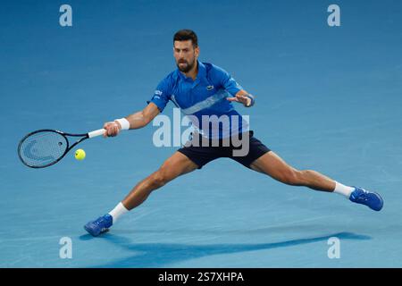 Melbourne, Victoria, Australien. Januar 2025. MELBOURNE, AUSTRALIEN – 19. JANUAR: Novak Djokovic.of Serbia trifft eine Vorhand, während er Jiri Lehecka aus Tschechien am 8. Tag der Australian Open 2025 am 19. Januar 2025 in Melb spielt (Credit Image: © Chris Putnam/ZUMA Press Wire). Nicht für kommerzielle ZWECKE! Stockfoto