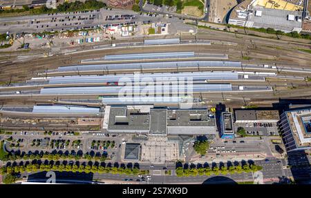 Luftaufnahme, Hauptbahnhof, Dortmund und Bahnsteige, Bahnhofsgebäude und Bahnhofsvorplatz, Stadt, Dortmund, Ruhrgebiet, Nordrhein-Westfalen, Deutschland Stockfoto