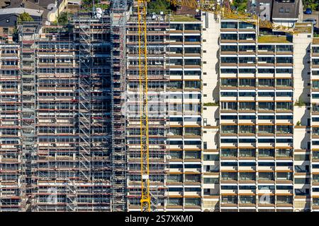 Blick aus der Vogelperspektive, Wohnblock Hannibal II, Gerüste für Renovierung und Renovierung, Vogelpothsweg, Dorstfeld, Dortmund, Ruhrgebiet, Nordrhein-Wes Stockfoto