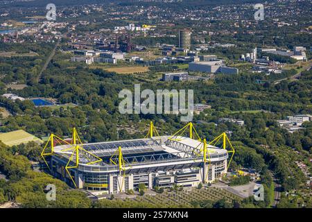 Aus der Vogelperspektive, BVB Borussia Dortmund Fußballstadion Bundesliga Stadion, Signal-Iduna-Park Westfalenstadion, hinter Technologiepark Industriegebiet Pho Stockfoto