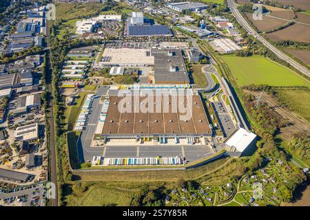 Luftaufnahme, Amazon-Logistik mit Containerparkplatz im Industriepark Brauckstraße, hinter Bauhausbau und Einrichtungszentrum Ostermann Stockfoto