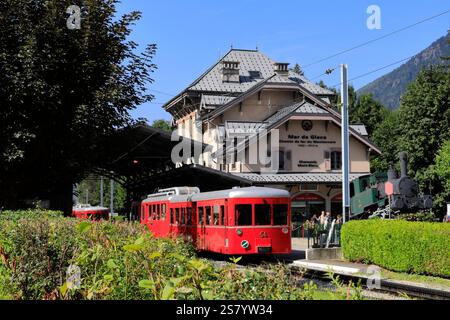 Zug vom Bahnhof Gare Chamonix Train du Montenvers in Chamonix, Haute-Savoie, Französische Alpen, Frankreich. Stockfoto