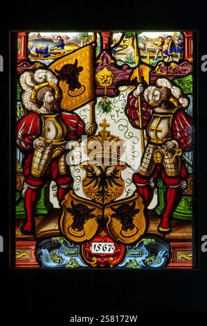 Deutsche Herstellung „Buntglasfenster mit Wappen der Kantone“ 1567, 50 x 40 cm farbiges und bleihaltiges Glas. Stockfoto