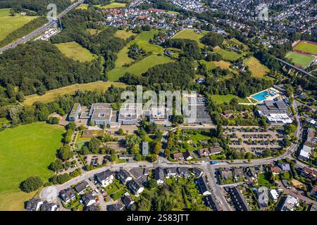 Aus der Vogelperspektive, Städtisches Gymnasium, Ferdinand-Hasenclever-Schule und Hauptschule, Gymnasium und Sporthalle West, Schwimmen in Gevelsberg, Schwimmbecken Stockfoto