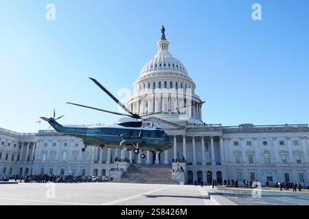 Washington, Usa. Januar 2025. Der Hubschrauber mit dem scheidenden US-Präsidenten Joe Biden und der First Lady Dr. Jill Biden startet von der Ostfront des US-Kapitols in Washington, DC, nach der Vereidigung Donald Trump als Präsident am 20. Januar 2025. Foto: Chris Kleponis/POOL/ABACAPRESS. COM Credit: Abaca Press/Alamy Live News Stockfoto