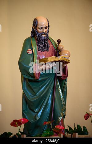 Eine Statue des heiligen Jakobswegs. St. Jakobskirche in Medjugorje, Bosnien und Herzegowina. Stockfoto