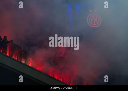 Mailand, Italien. Januar 2025. Fans des FC Internazionale waren 2024/25 beim Fußballspiel der Serie A zwischen dem FC Internazionale und dem Empoli FC im San Siro Stadion zu sehen. (Foto: Fabrizio Carabelli/SOPA Images/SIPA USA) Credit: SIPA USA/Alamy Live News Stockfoto