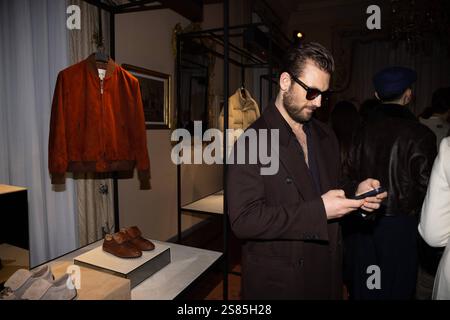 News - Giorgio Armani - Ankünfte - Milan Fashion Week - Herrenmode Herbst/Winter 2025-2026 Alex Pettyfer nimmt an der Tod s Präsentation während der Mailänder Herrenmode Herbst/Winter 2025 - 2026 Fashion Week am 19. Januar 2025 in Mailand Teil. Foto: Cinzia Camela. Mailand Via Borgonuovo Italien Copyright: XCinziaxCamelax/xLiveMediax LPN 1699838 Stockfoto
