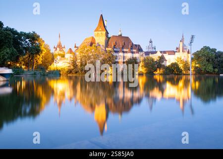 Schloss Vajdahunyad im Stadtpark Budapest, Budapest, Ungarn Stockfoto