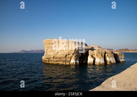 Weiße Kreidefelsen in Sarakiniko, Milos, Kykladen, Griechenland Stockfoto