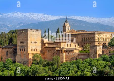 Blick vom Mirador de San Nicolas auf die Alhambra, UNESCO, Mudéjar-Architektur, Granada, Andalusien, Spanien Stockfoto