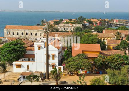 Blick auf das Dorf von der Burg, Ile de Goree (Insel Goree), UNESCO, Dakar, Senegal, Westafrika Stockfoto
