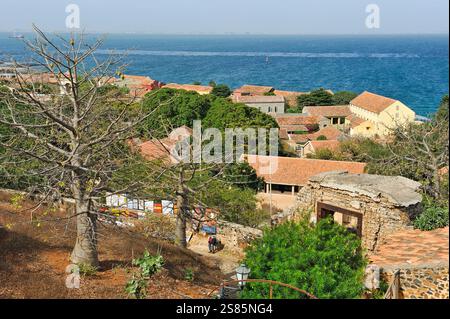 Blick auf das Dorf von der Burg, Ile de Goree (Insel Goree), UNESCO, Dakar, Senegal, Westafrika Stockfoto