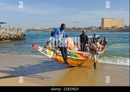 Die Ausgrabungsstätte überquert den Kontinent nach Ngor Island, Dakar, Senegal, Westafrika Stockfoto