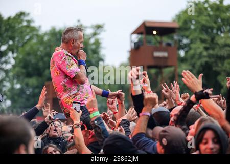 Clisson (Nordwestfrankreich), 29.-30. Juni 2024: Hellfest 2024, Didier Wampas im Konzert. Didier Wampas Psycho Attack hat die Warzone in Brand gesetzt. Didier Stockfoto