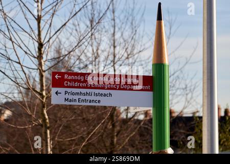 Schild für Haupteingang und Kindernotaufnahme am nationalen Kinderkrankenhaus dublin republik irland Stockfoto