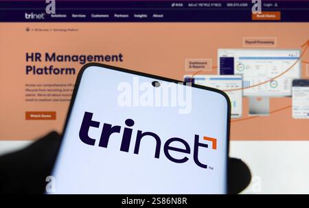 Das TriNet-Logo wird auf dem Smartphone angezeigt. TriNet Group, Inc. Ist ein Unternehmen in Dublin, Kalifornien Stockfoto