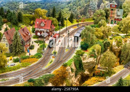 Vintage-Szene mit Dampflokomotiven auf der Spur H0 auf der Ausstellung Stockfoto