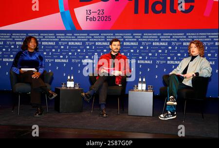 L-R Co-Regisseurin der Film Programmierung Jacqueline Lyanga, Co-Regisseurin der Film Programmierung Michael Stuetz und Berlinale Regisseurin Tricia Tuttle. *** L R Co-Direktorin des Filmprogramms Jacqueline Lyanga, Co-Direktorin des Filmprogramms Michael Stuetz und Berlinale-Direktorin Tricia Tuttle Stockfoto