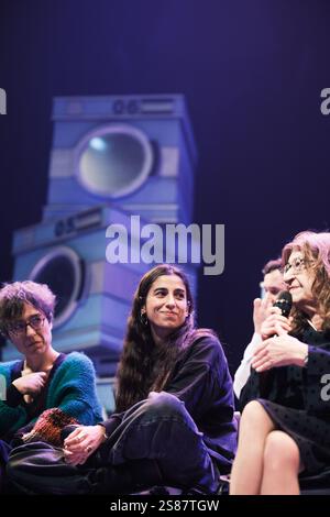 Madrid, Spanien. Januar 2025. Schauspielerin Carolina Yuste tritt während der Vorstellung des Stücks Little Red Riding Hood in Manhattan im Abbey Theatre in Madrid auf 21. Januar 2025 Spanien (Foto: Oscar Gonzalez/SIPA USA) Credit: SIPA USA/Alamy Live News Stockfoto