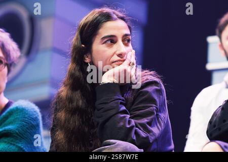 Madrid, Spanien. Januar 2025. Schauspielerin Carolina Yuste tritt während der Vorstellung des Stücks Little Red Riding Hood in Manhattan im Abbey Theatre in Madrid auf 21. Januar 2025 Spanien (Foto: Oscar Gonzalez/SIPA USA) Credit: SIPA USA/Alamy Live News Stockfoto