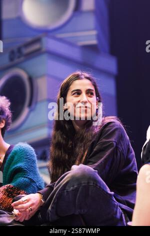 Madrid, Spanien. Januar 2025. Schauspielerin Carolina Yuste tritt während der Vorstellung des Stücks Little Red Riding Hood in Manhattan im Abbey Theatre in Madrid auf 21. Januar 2025 Spanien (Foto: Oscar Gonzalez/SIPA USA) Credit: SIPA USA/Alamy Live News Stockfoto