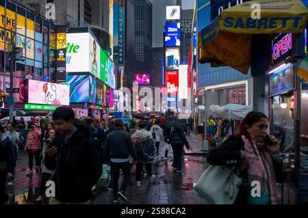 Nachtleben am Times Square, New York, USA Stockfoto