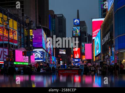 New York, USA - 15. Mai 2024: Times Square by Night, USA Stockfoto