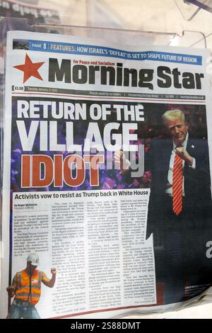 Präsident Donald Trump tanzt bei der Amtseinführung des Präsidenten auf der Titelseite der Zeitung Morning Star am 21. Januar mit der Überschrift „Rückkehr des Dorfes Idiot“ Stockfoto