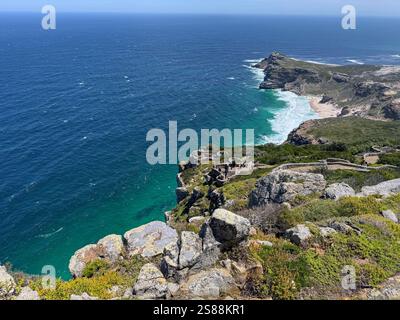 Diaz Beach am Cape Point aus der Vogelperspektive, Kap der Guten Hoffnung, Südafrika, die Wellen brechen am Strand von Dias Stockfoto