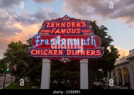 Frankenmuth, Michigan, USA - 29. JULI 2023: Zehnders ist ein berühmtes Restaurant im deutschen Stil, das 1928 in Frankenmuth, Michigan, gegründet wurde. Stockfoto