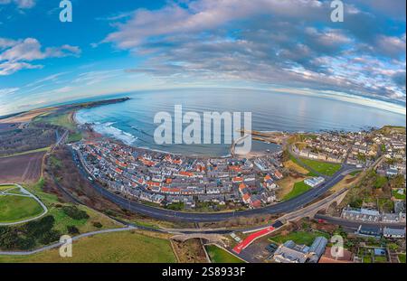 Cullen Moray Schottland Panoramablick über Seatown beherbergt den Hafen und die Bucht Stockfoto