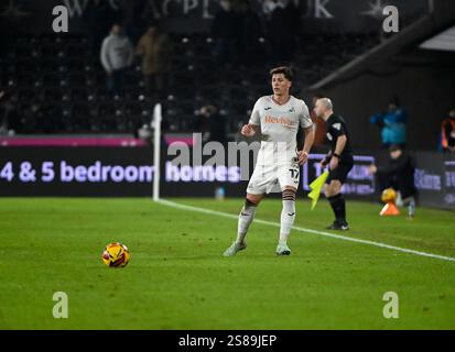 Swansea.com Stadium, Swansea, Großbritannien. Januar 2025. EFL Championship Football, Swansea City gegen Sheffield United; Goncalo Franco von Swansea City FC übergibt den Ball nach vorne Credit: Action Plus Sports/Alamy Live News Stockfoto