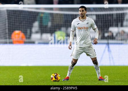 Swansea, Großbritannien. Januar 2025. Ben Cabango von Swansea City in Aktion. EFL Skybet Championship Match, Swansea City gegen Sheffield Utd im Stadion Swansea.com in Swansea, Wales am Dienstag, den 21. Januar 2025. Dieses Bild darf nur für redaktionelle Zwecke verwendet werden. Nur für redaktionelle Verwendung, Bild von Lewis Mitchell/ Beschreibung: Andrew Orchard Sportfotografie/Alamy Live News Stockfoto