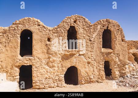 Tataouine, Tunesien. Antike befestigte Berber-Speicher in Ksar Ouled Soltane, die als Set für den Star Wars-Film The Phantom Menace verwendet wurde. Stockfoto
