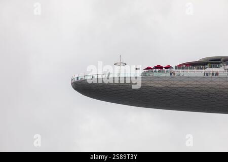 Singapur - 22. Oktober 2019: Nahaufnahme des Marina Bay Sands Hotel Tower, Bayfront Ave, Gardens by the Bay, Singapur Stockfoto