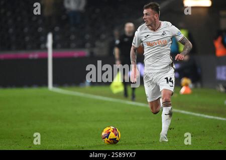 Swansea.com Stadium, Swansea, Großbritannien. Januar 2025. EFL Championship Football, Swansea City gegen Sheffield United; Josh Tymon von Swansea City FC am Ball Credit: Action Plus Sports/Alamy Live News Stockfoto
