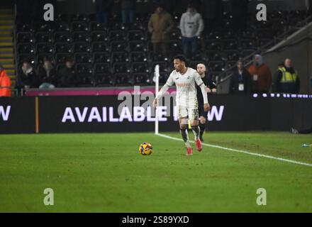 Swansea.com Stadium, Swansea, Großbritannien. Januar 2025. EFL Championship Football, Swansea City gegen Sheffield United; Ronald von Swansea City FC am Ball Credit: Action Plus Sports/Alamy Live News Stockfoto