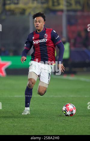 21. Januar 2025; Stadio Renato Dall Ara, Bologna, Italien, UEFA Champions League Football, Bologna gegen Borussia Dortmund; Dan Ndoye vom Bologna FC spielt mit dem Ball Stockfoto