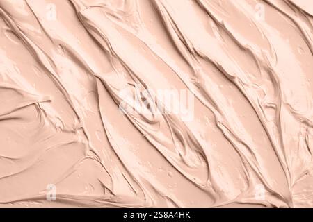 Flüssiges Fundament im Schatten von Mokka-Mousse, Blick von oben. Farbe: 2025 Jahre Stockfoto